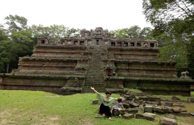 Suryavarman II bed Temple, Angkor Cycling Tour